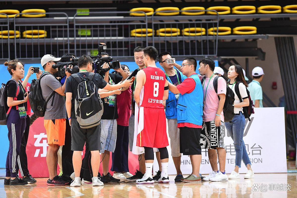 万博app深圳男篮训练开放日；冲刺阶段复出首秀引欢呼；CBA季后赛在即；资深球员宣示担当的简单介绍